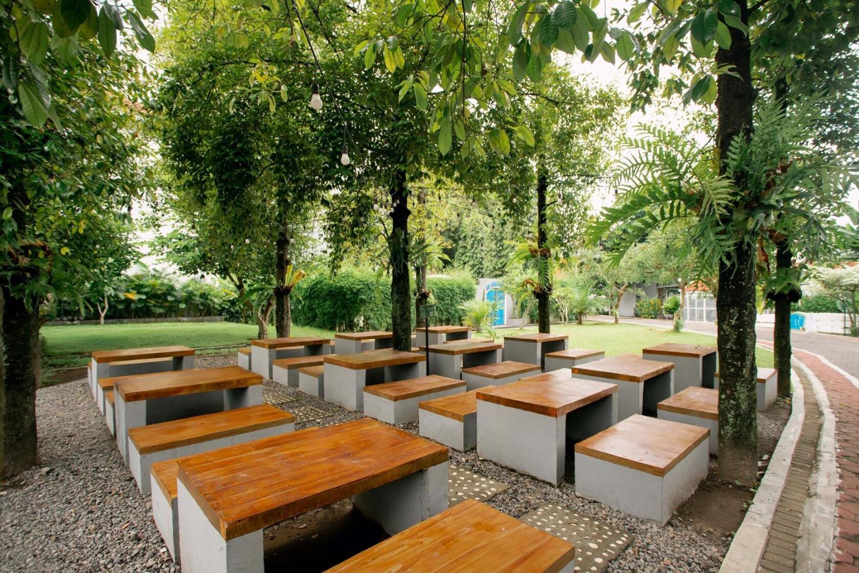 LPP Garden Hotel Maguwo Buitenkant foto
